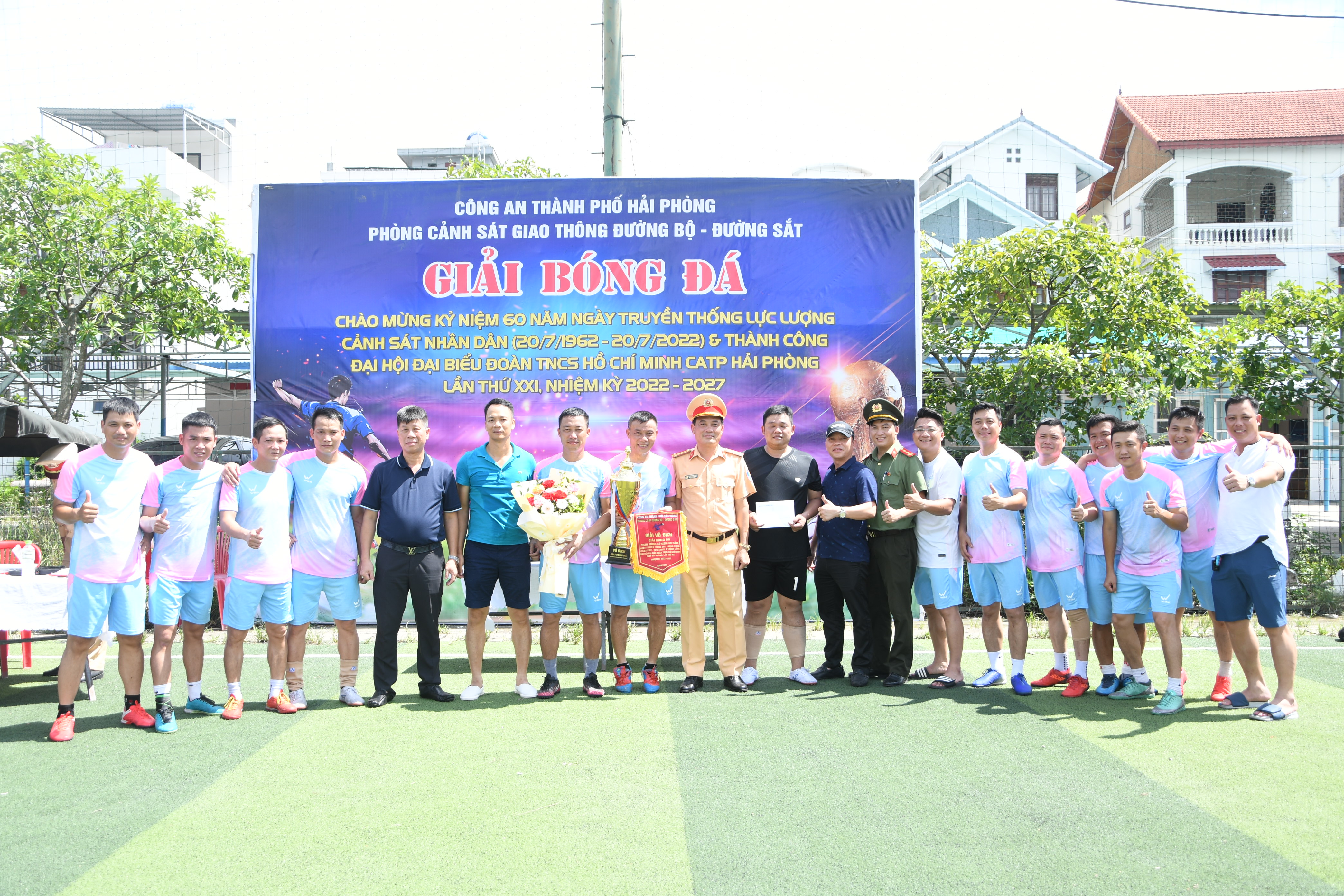 Bế mạc giải bóng đá Phòng Cảnh sát đường bộ- đường sắt: Đội bóng liên quân đội CSGT số 2,3 vô địch